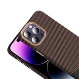 Apple iPhone 14 Pro Max Kılıf M-safe Şarj Özellikli Karbon Fiber Görünümlü Zore Gros Kapak Gold-Siyah