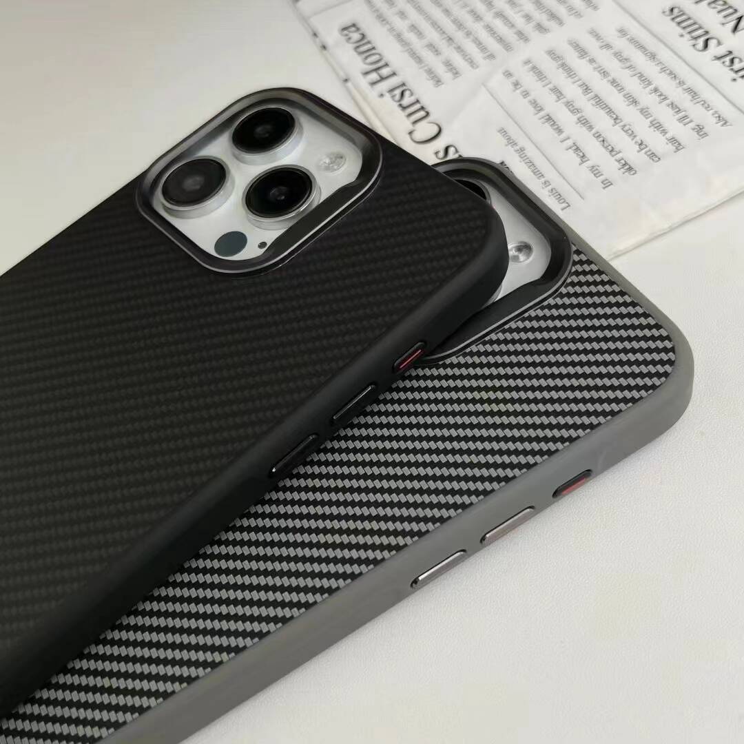 Apple iPhone 15 Pro Kılıf M-safe Şarj Özellikli Karbon Fiber Görünümlü Zore Troy Kapak Siyah