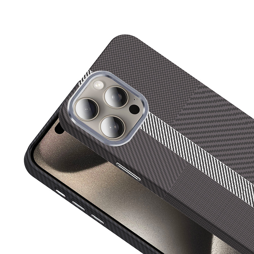 Apple iPhone 15 Pro Kılıf M-safe Şarj Özellikli Karbon Fiber Görünümlü Zore Gros Kapak Gold-Siyah