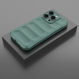 Apple iPhone 16 Pro Kılıf Esnek TPU Oyuklu Arka Yüzey Tasarımlı Zore Etnik Silikon Kapak Koyu Yeşil