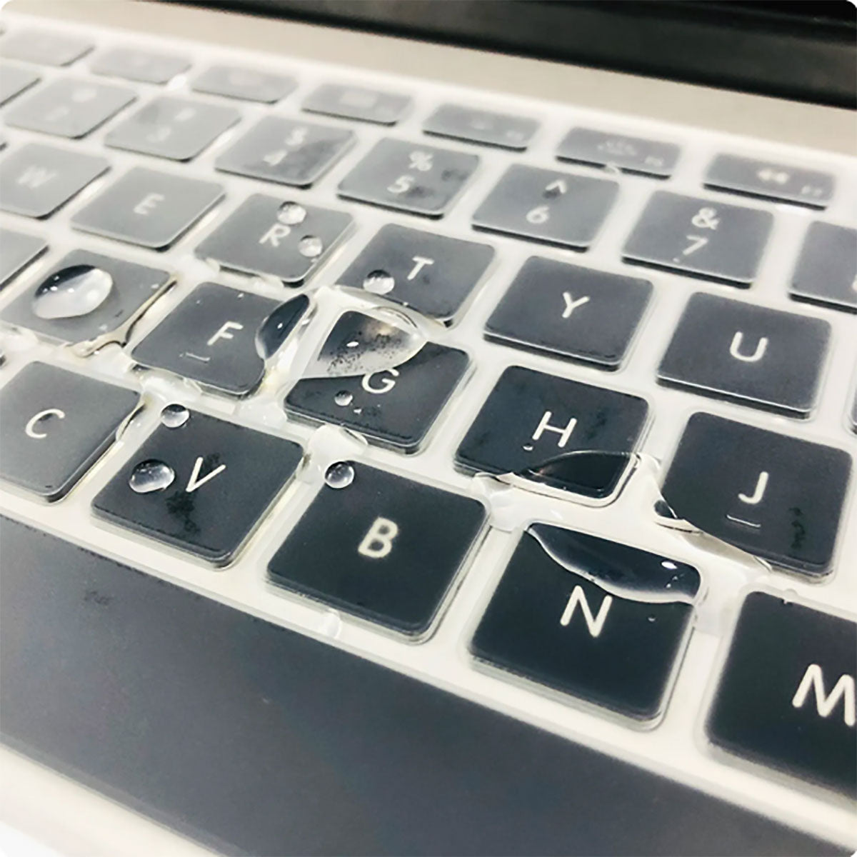Apple Macbook 13.6&prime; Air 2024 M2 A2681 Zore Klavye Koruyucu Transparan Buzlu Silikon Ped Renksiz