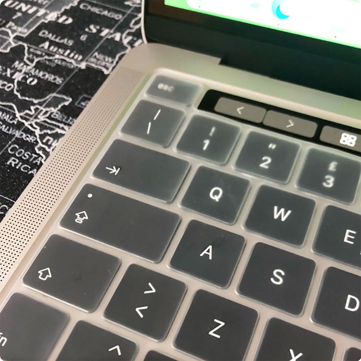 Apple Macbook Air 11' A1370-A1465 Zore Klavye Koruyucu Transparan Buzlu Silikon Ped Renksiz