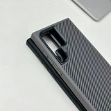 Galaxy S24 Ultra Kılıf M-safe Şarj Özellikli Karbon Fiber Görünümlü Zore Troy Kapak Siyah