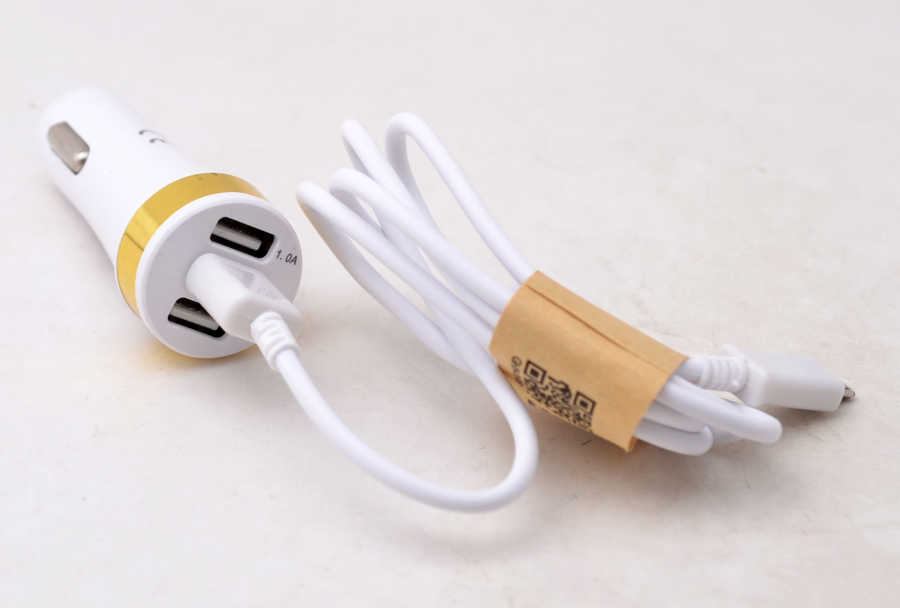 Zore 3 Usb li 2 in 1 Micro Araç Şarj Seti 3000 Mah Beyaz