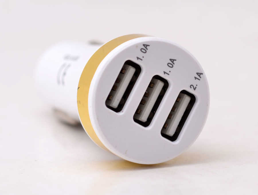 Zore 3 Usb li 2 in 1 Micro Araç Şarj Seti 3000 Mah Beyaz
